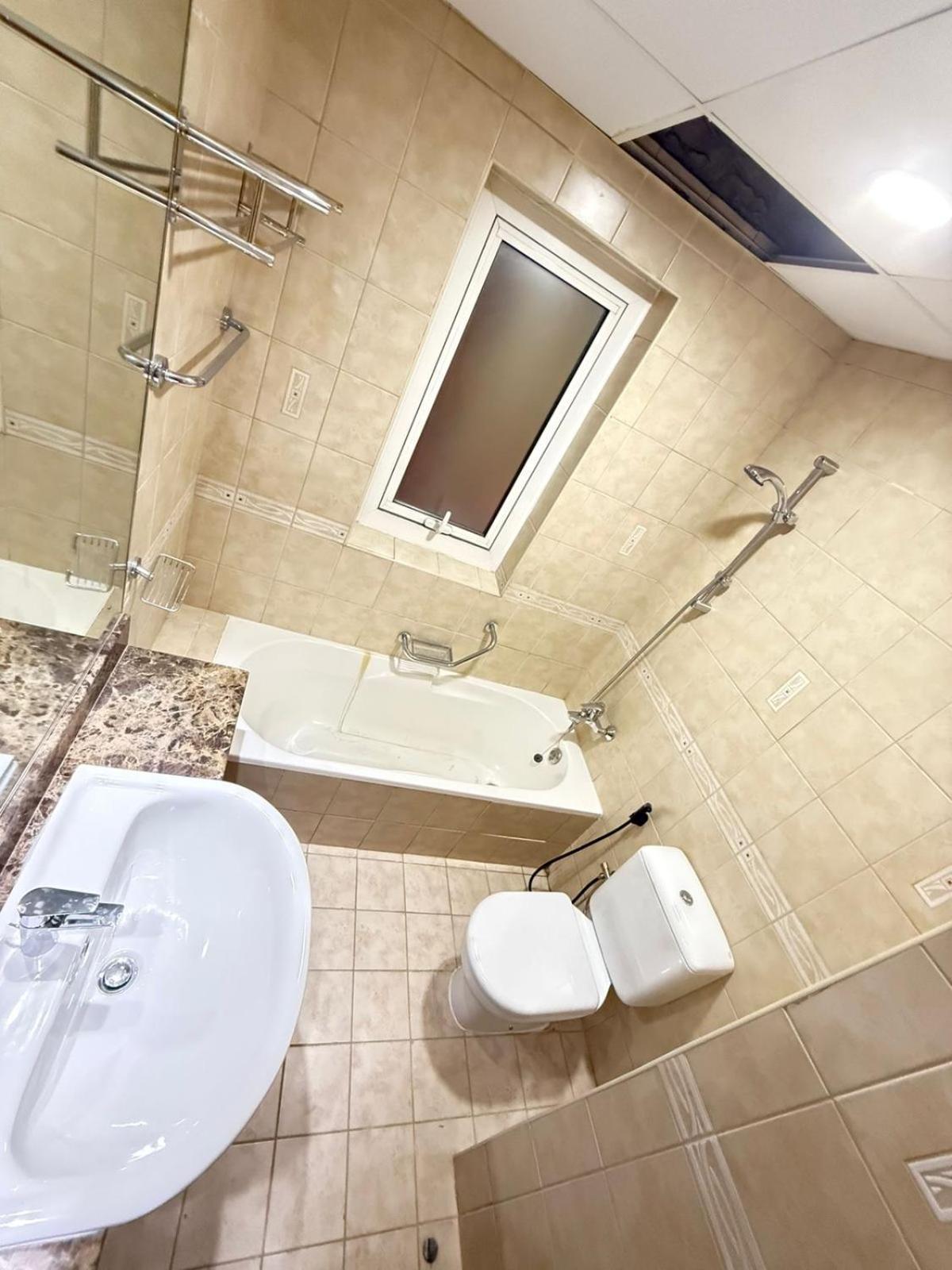 Backpackers Heaven ! 18 Beds In A 2 Bedroom Apartment In Front Of Union Metro Station Diera Dubái Exterior foto