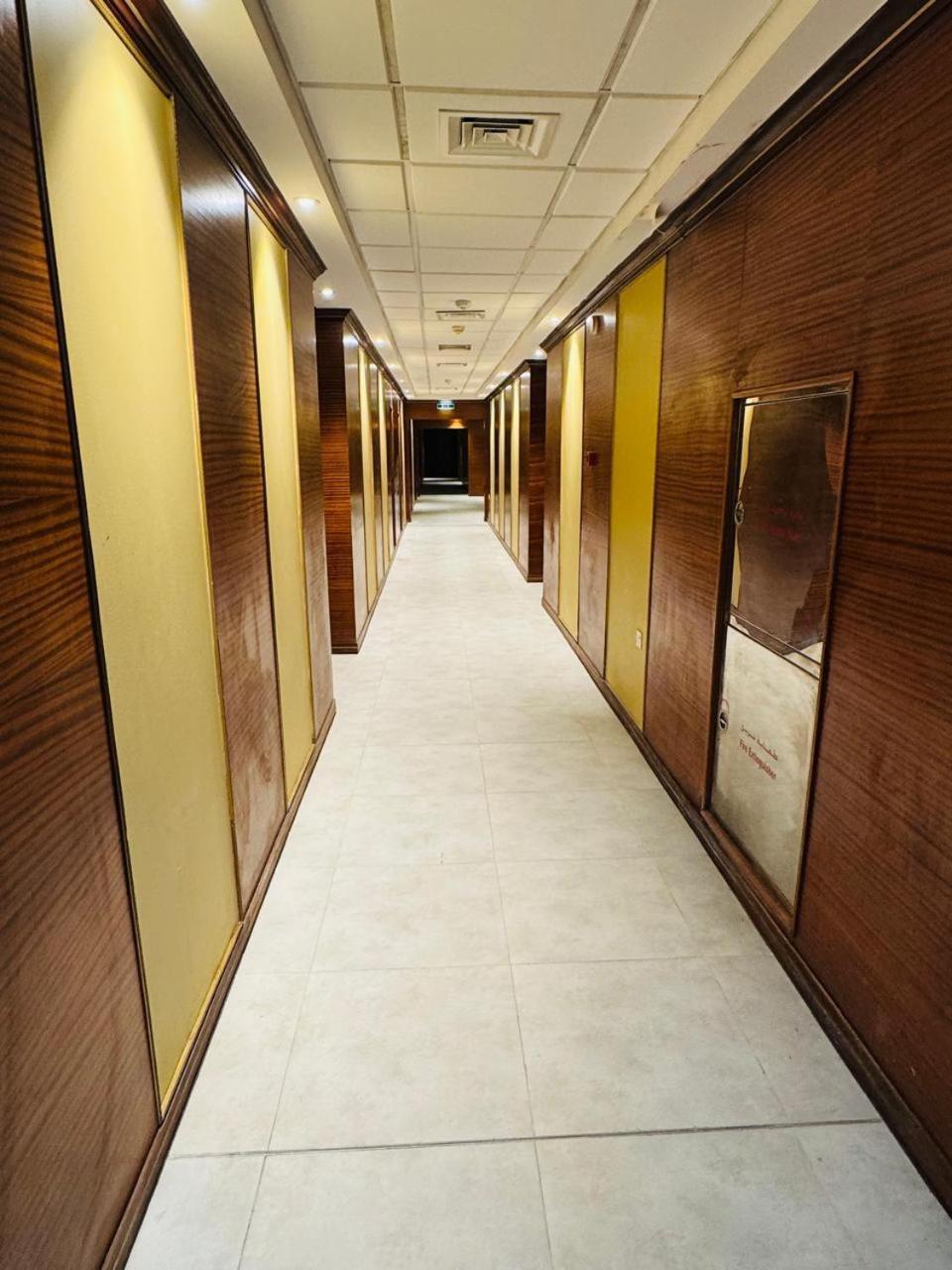 Backpackers Heaven ! 18 Beds In A 2 Bedroom Apartment In Front Of Union Metro Station Diera Dubái Exterior foto
