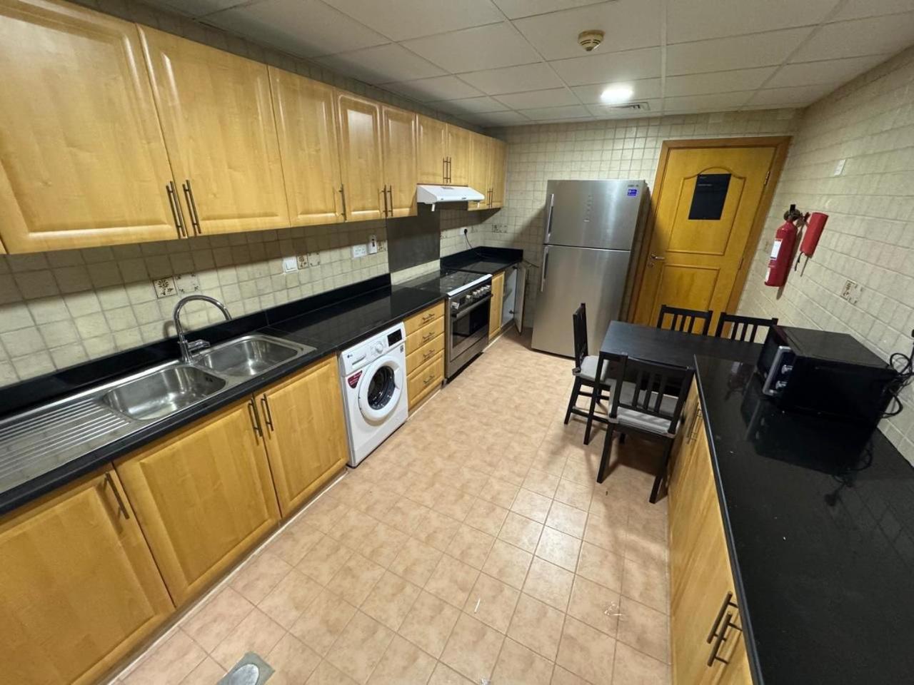 Backpackers Heaven ! 18 Beds In A 2 Bedroom Apartment In Front Of Union Metro Station Diera Dubái Exterior foto