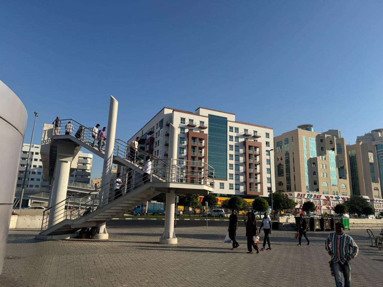 Backpackers Heaven ! 18 Beds In A 2 Bedroom Apartment In Front Of Union Metro Station Diera Dubái Exterior foto