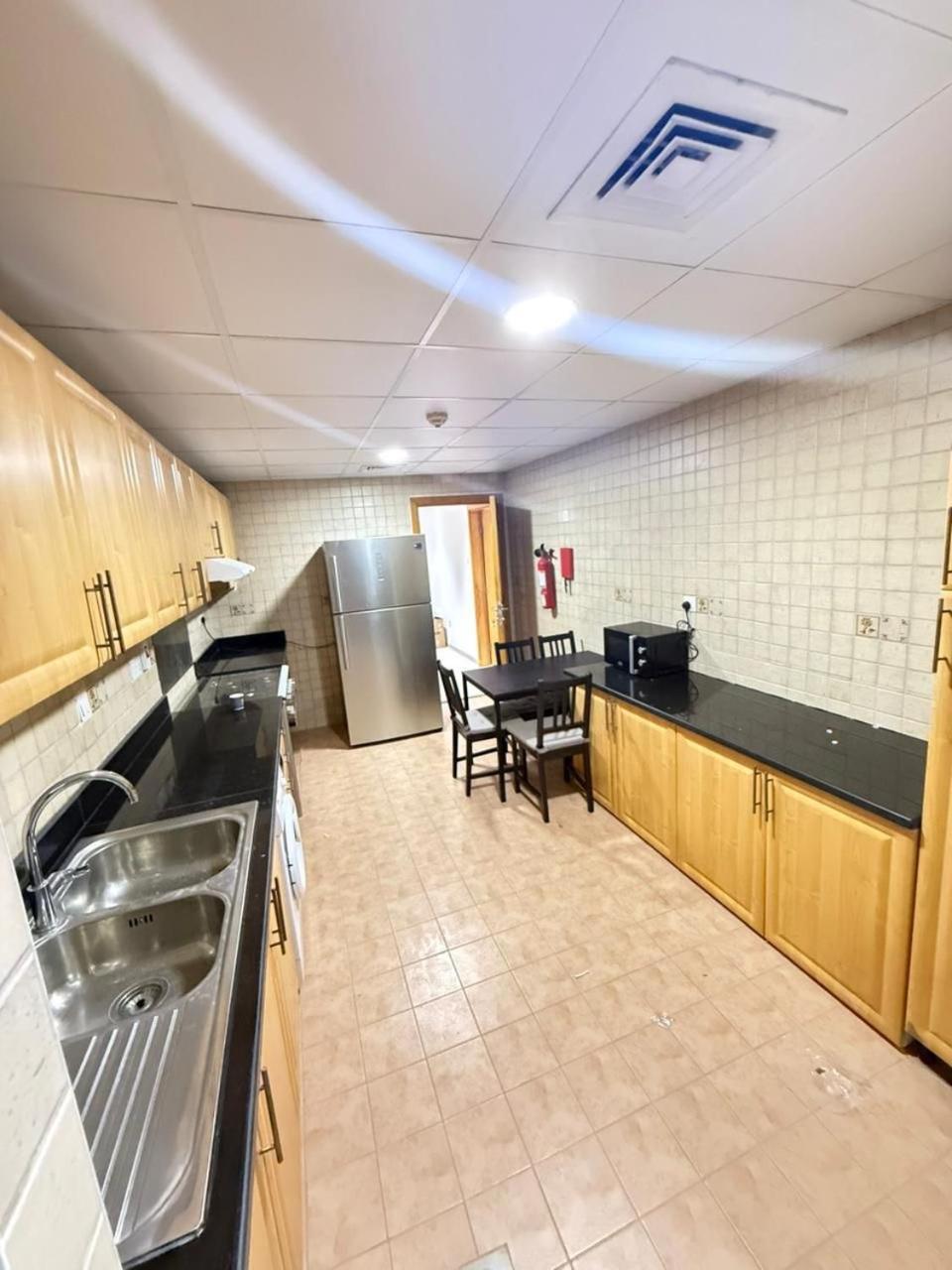 Backpackers Heaven ! 18 Beds In A 2 Bedroom Apartment In Front Of Union Metro Station Diera Dubái Exterior foto